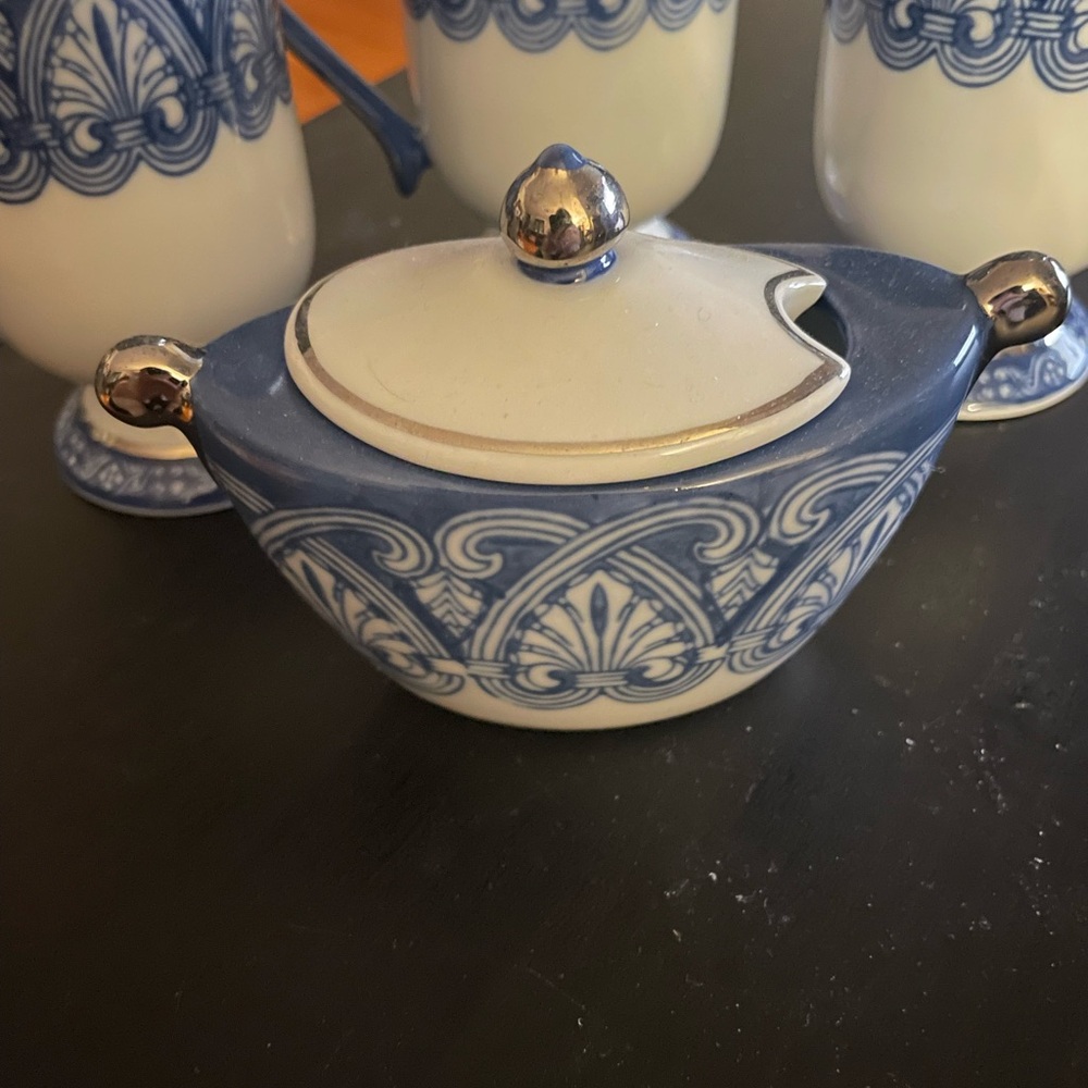 Beautiful Set of Bombay Company Teapot, Sugar bowl and Three mugs/cups. - Picture 4 of 9